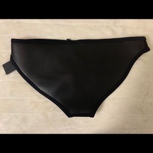 triangl swimwear Swim - NWT Triangl Black Scuba Bikini Bottom Small S triangl swimwear Swim - NWT Triangl Black Scuba Bikini Bottom Small S